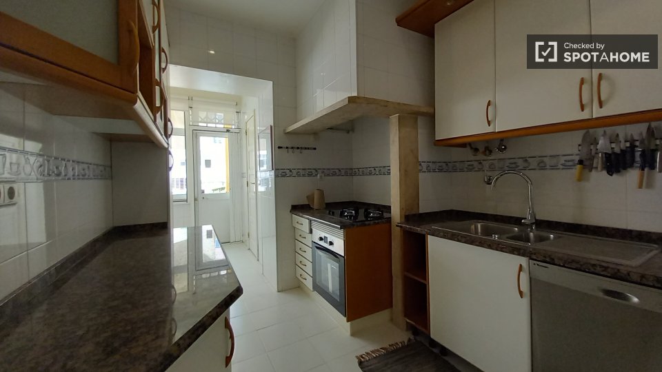 Apartment Lisbon, 3 beds, 120m² — photo 12