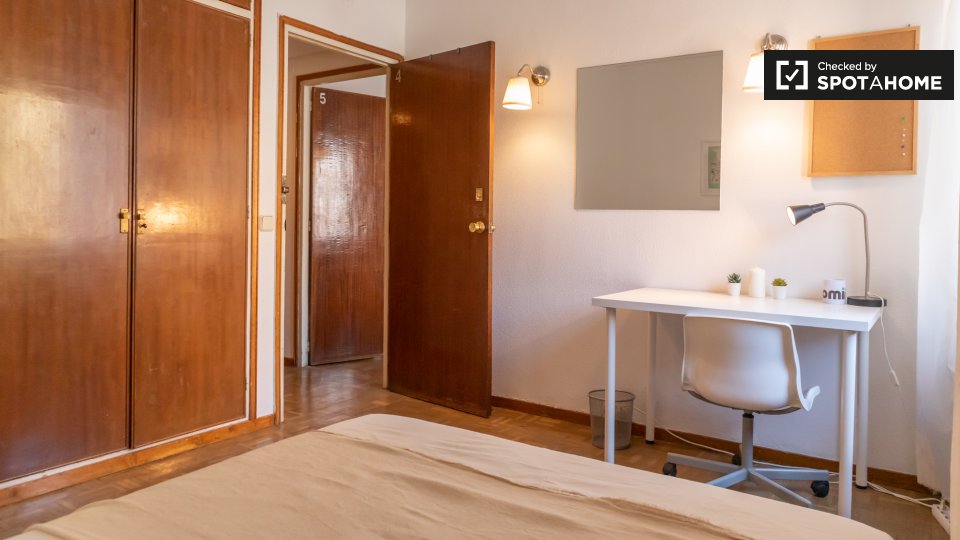 Double room Madrid, 6 beds, 152m² — photo 4