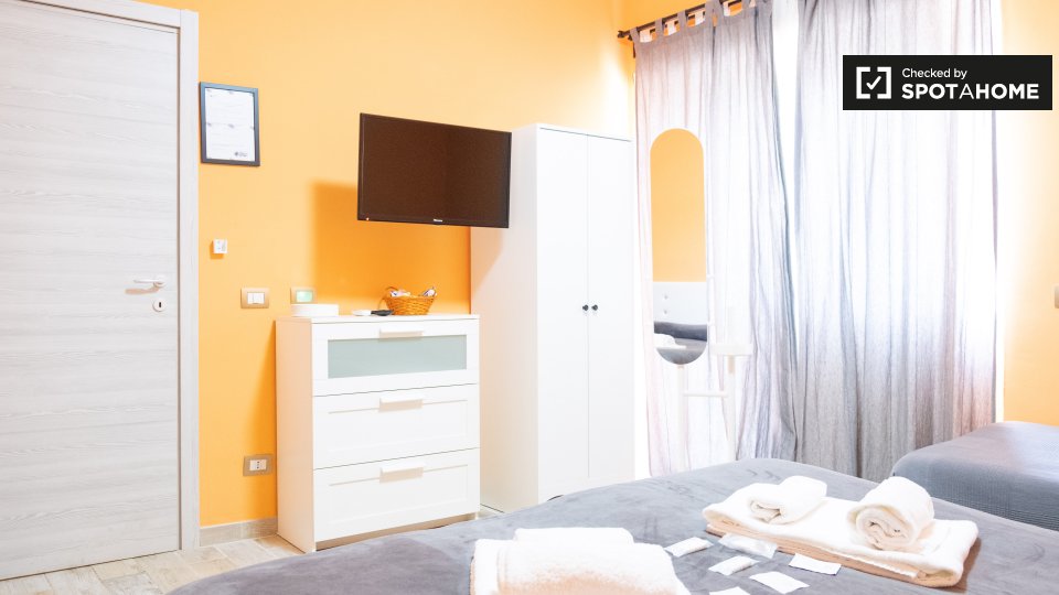 Double room Rome, 3 beds, 105m² — photo 2