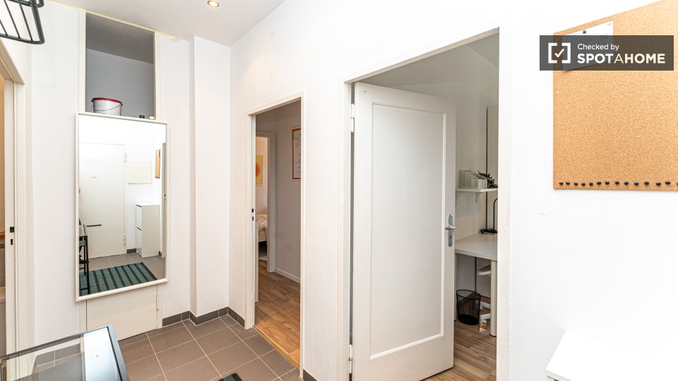 Double room Berlin, 3 beds, 58m² — photo 6