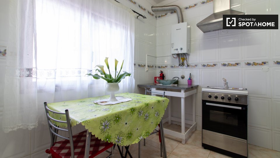 Double room Lisbon, 10 beds, 80m² — photo 3