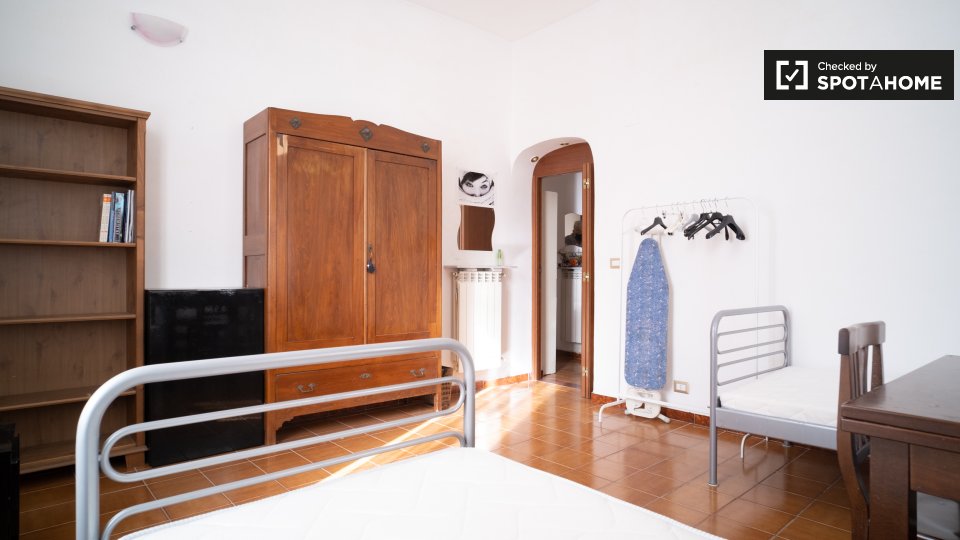 Double room Rome, 3 beds, 75m² — photo 5