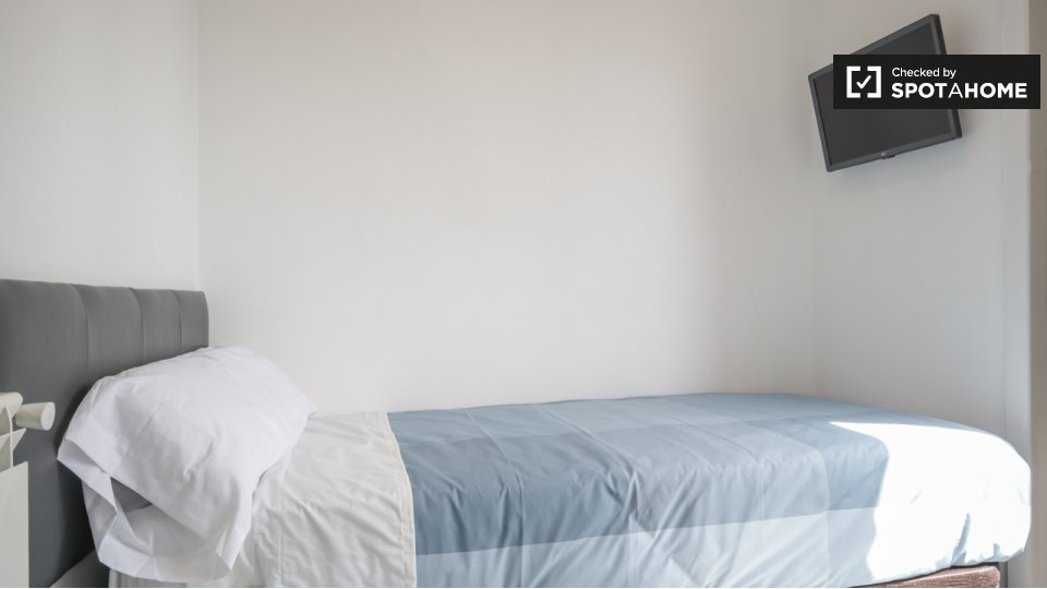 Double room Madrid, 5 beds — photo 11