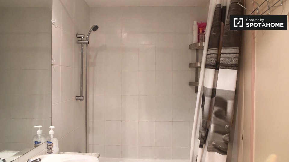 Double room Madrid, 3 beds, 160m² — photo 12