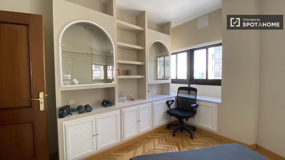 Double room Madrid, 5 beds — photo 2