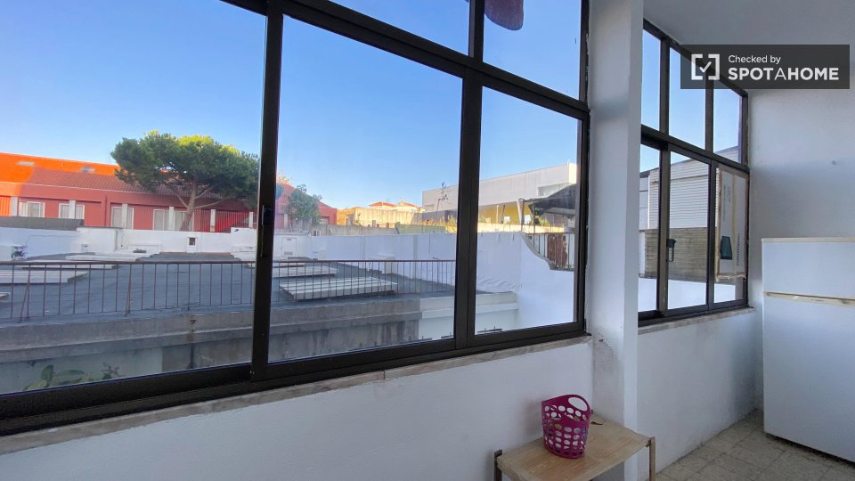 Double room Lisbon, 3 beds, 70m² — photo 3