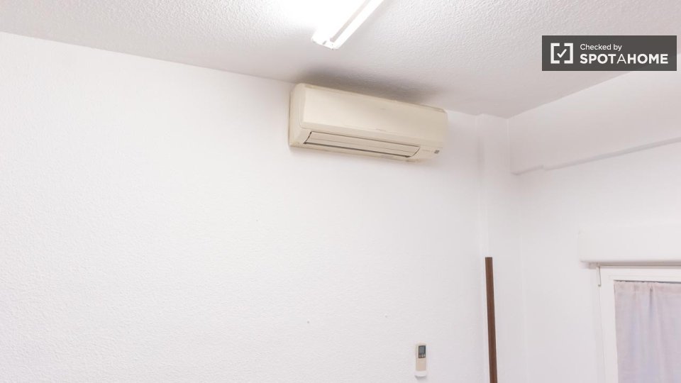 Double room Madrid, 6 beds, 116m² — photo 13