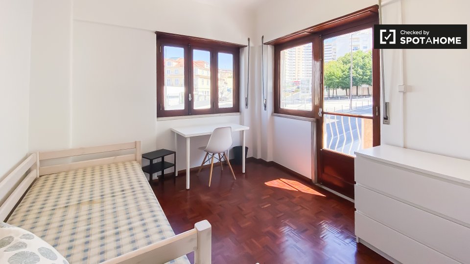 Double room Lisbon, 4 beds, 100m² — photo 3