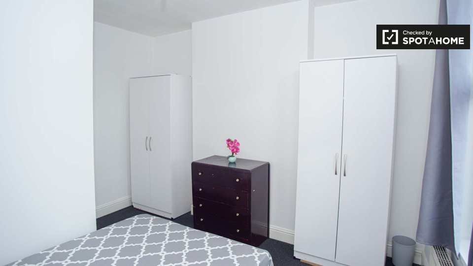 Double room London, 3 beds — photo 17