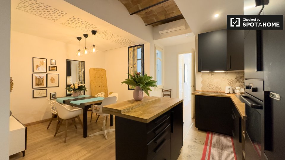 Double room Barcelona, 3 beds, 85m² — photo 7
