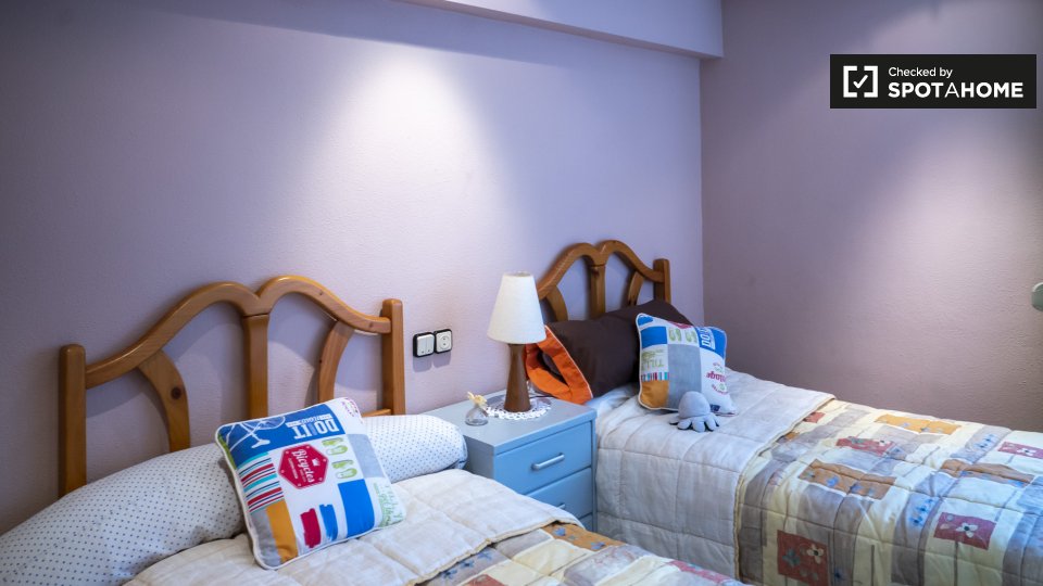 Double room Valencia, 3 beds, 90m² — photo 19
