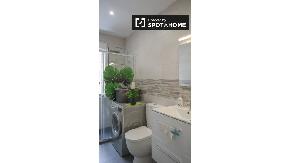 Double room Madrid, 3 beds — photo 8