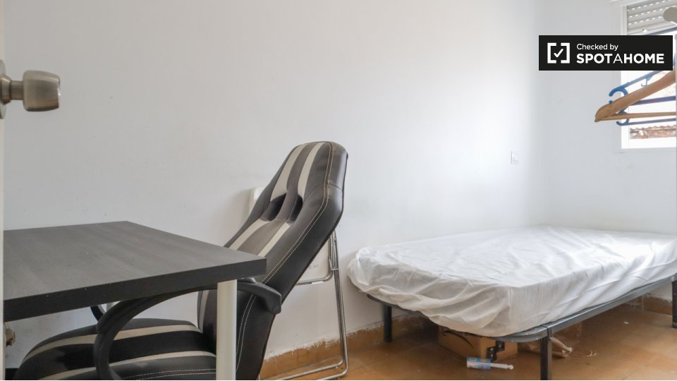Double room Madrid, 3 beds, 70m² — photo 17