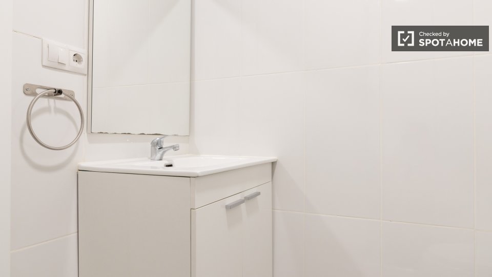 Double room Madrid, 4 beds — photo 74