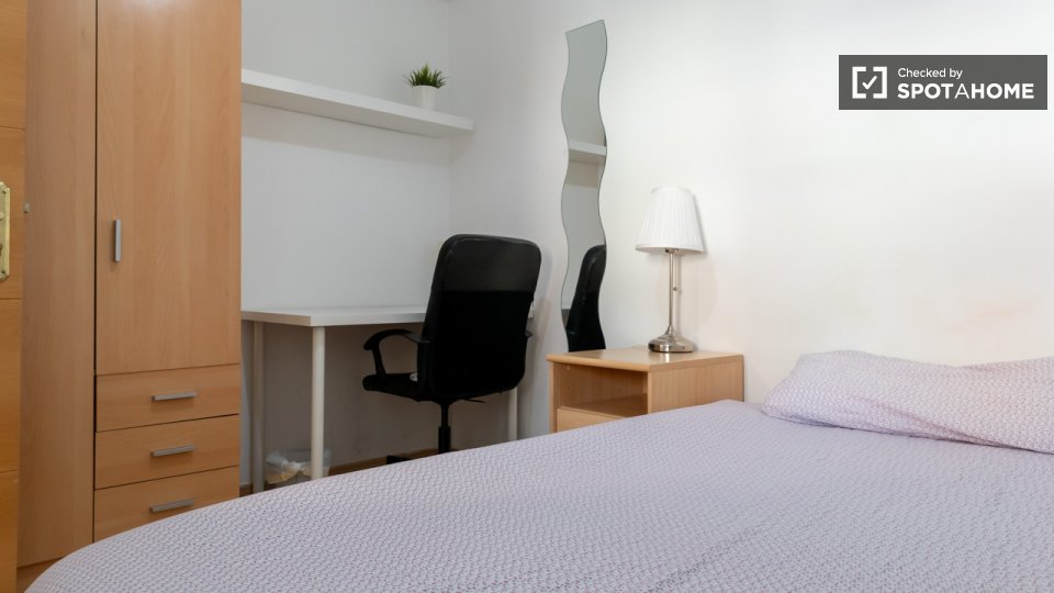 Double room Madrid, 3 beds — photo 31