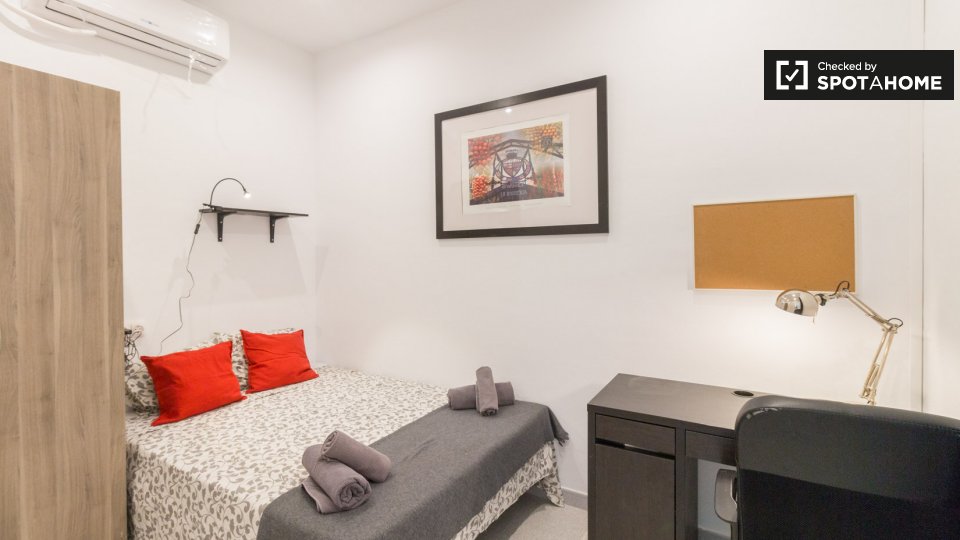 Double room Barcelona, 7 beds, 160m² — photo 1