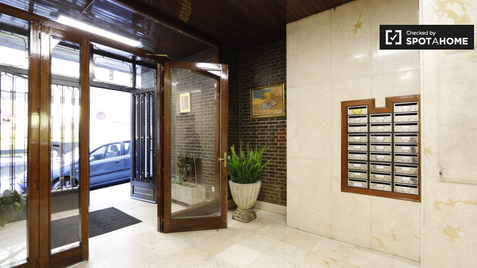 Double room Madrid, 5 beds, 125m² — photo 16