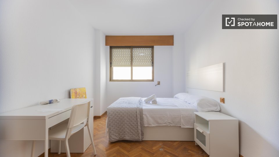 Double room Valencia, 5 beds, 240m² — photo 61