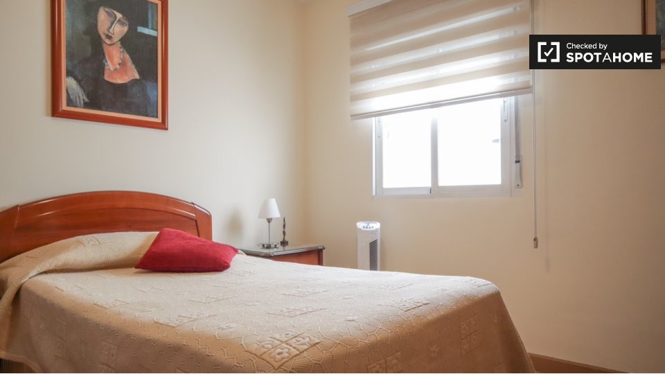 Double room Madrid, 3 beds — photo 2