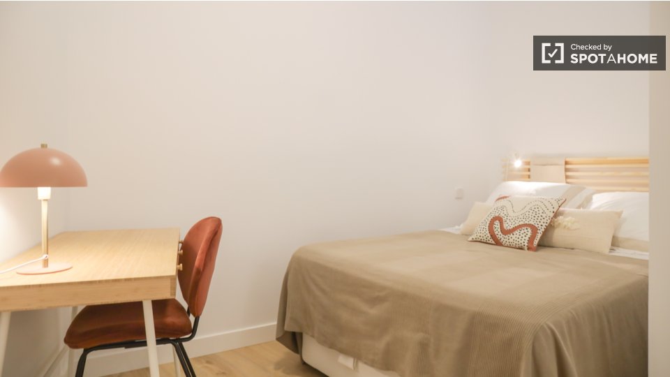 Double room Madrid, 2 beds, 58m² — photo 2