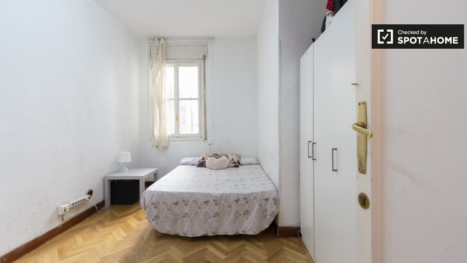 Double room Madrid, 8 beds, 200m² — photo 1