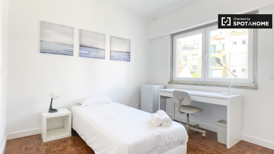 Double room Lisbon, 6 beds, 123m² — photo 3