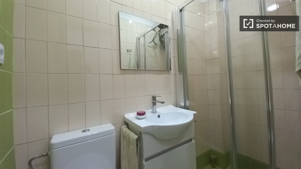 Apartment Lisbon, 3 beds, 75m² — photo 23