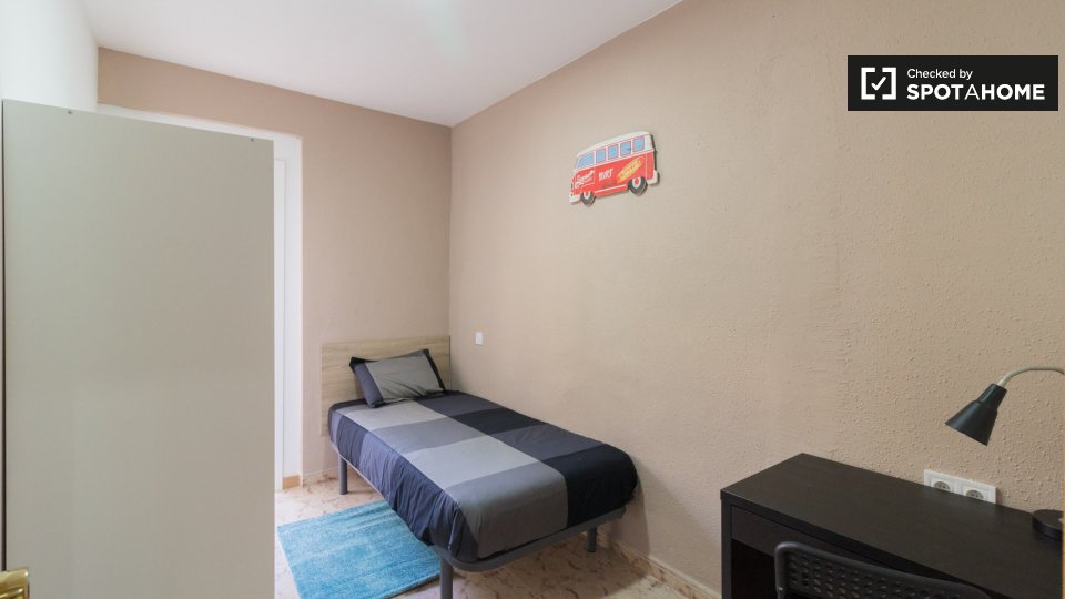 Double room Barcelona, 4 beds, 58m² — photo 4