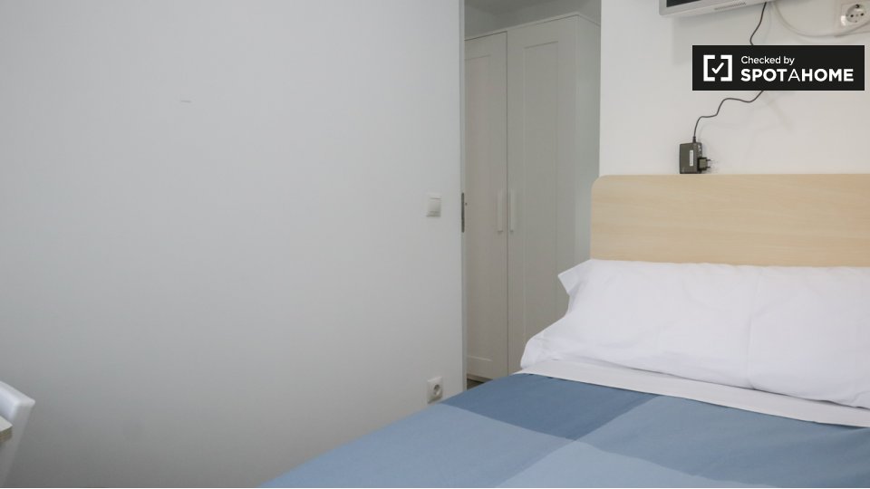 Double room Madrid, 5 beds — photo 8