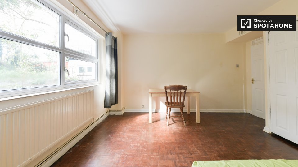 Double room London, 4 beds — photo 1