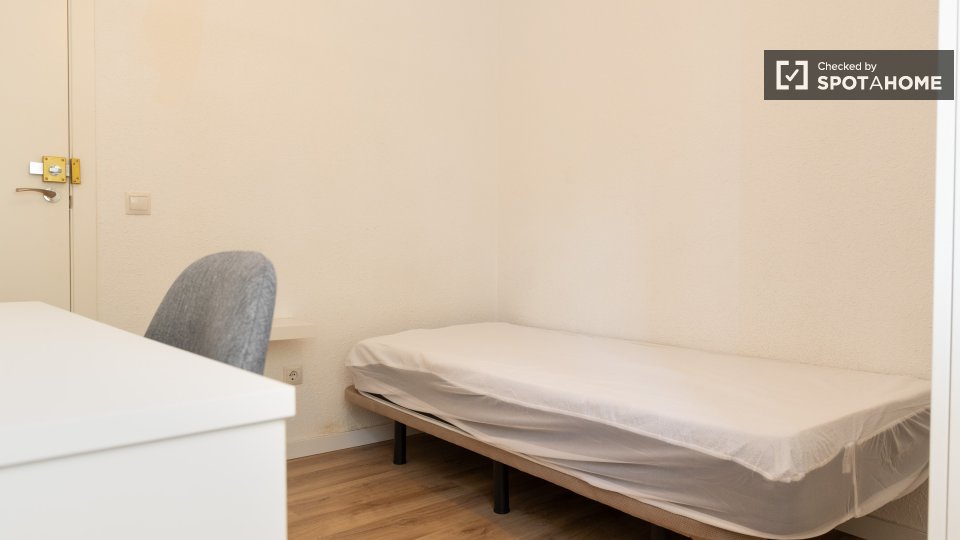 Double room Madrid, 4 beds — photo 48