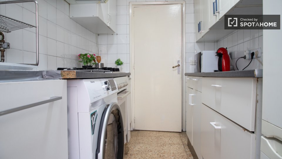 Double room Madrid, 3 beds, 50m² — photo 8