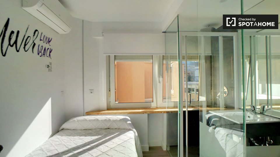 Double room Madrid, 6 beds — photo 11