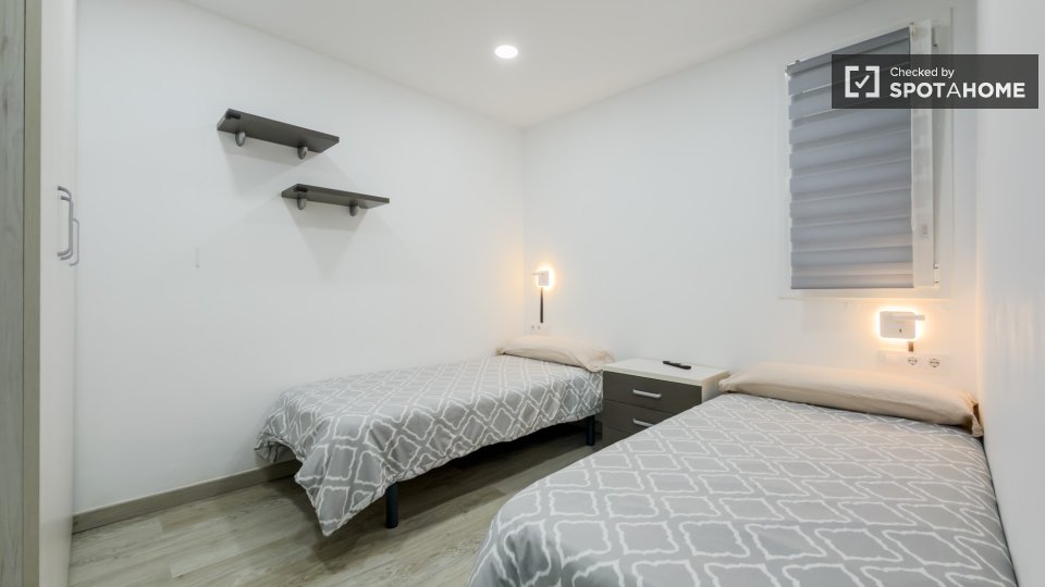 Double room Barcelona, 4 beds — photo 48