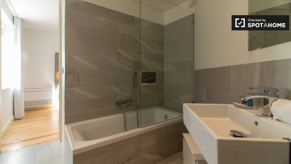 Apartment Lisbon, 2 beds — photo 15