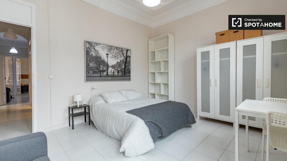 Double room Valencia, 6 beds, 95m² — photo 2