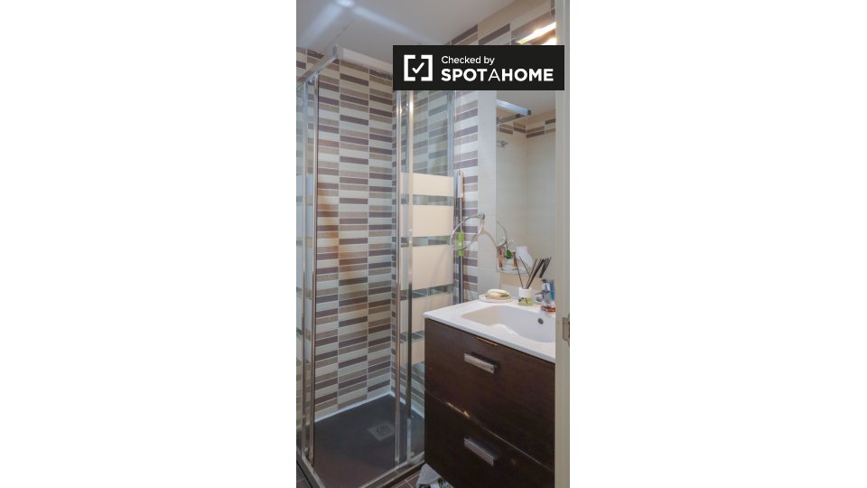 Double room Madrid, 2 beds — photo 9