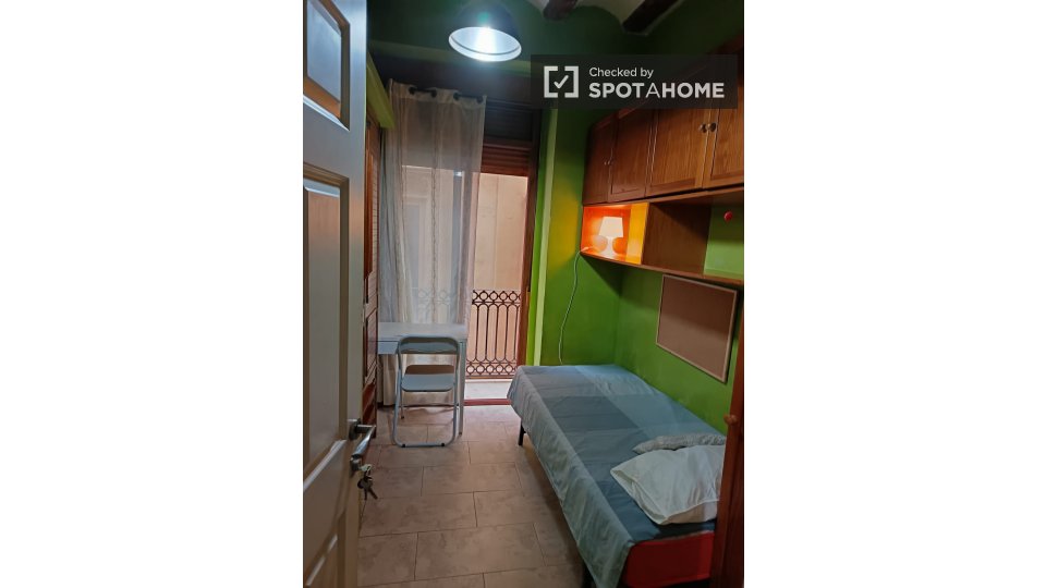 Double room Valencia, 3 beds — photo 23