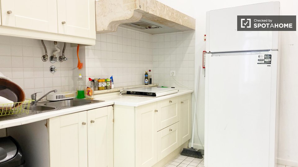 Double room Lisbon, 4 beds — photo 65