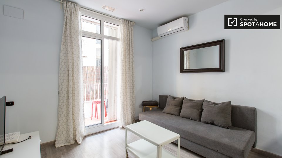 Apartment Barcelona, 3 beds, 60m² — photo 2
