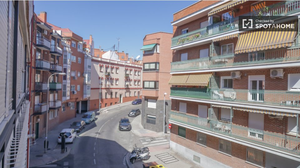 Double room Madrid, 5 beds, 140m² — photo 5