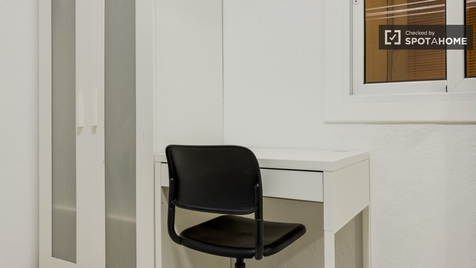 Double room Barcelona, 2 beds, 50m² — photo 13
