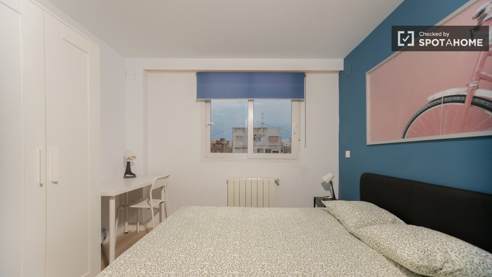 Rooms for rent in an apartment with 5 bedrooms in Valencia! - in Valencia