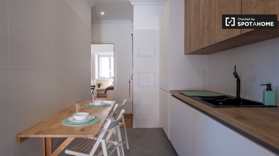 Double room Lisbon, 3 beds, 150m² — photo 5