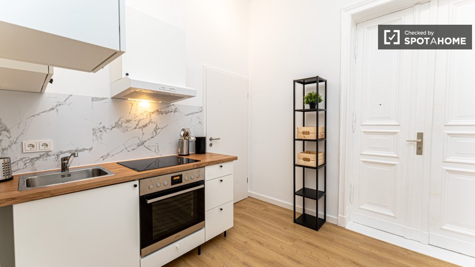 Double room Berlin, 8 beds, 136m² — photo 15