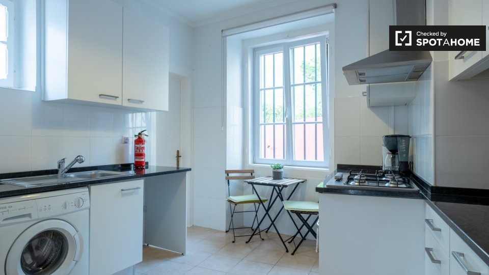 Apartment Lisbon, 1 bed — photo 14