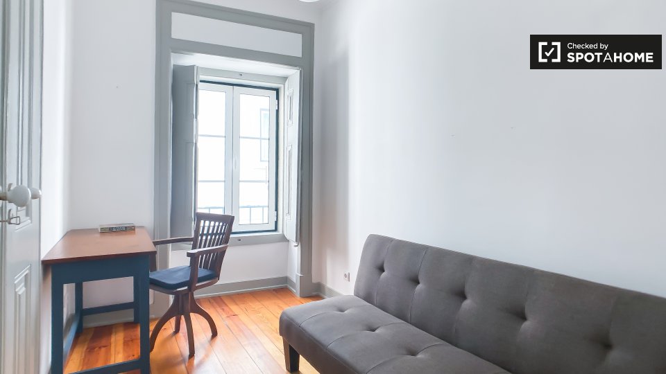Apartment Lisbon, 2 beds, 70m² — photo 13