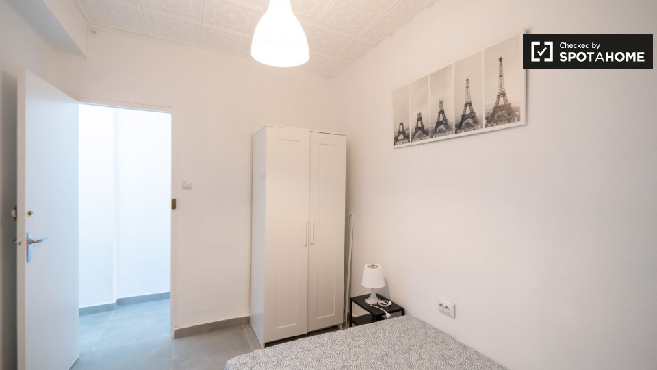 Double room Valencia, 3 beds — photo 3