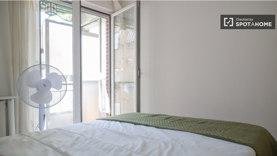 Double room Madrid, 5 beds, 140m² — photo 1