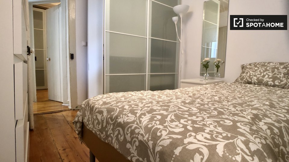 Double room Lisbon, 4 beds, 80m² — photo 9